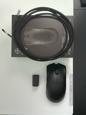 Razer Viper V3 Pro (Black) + Dot Skates Applied